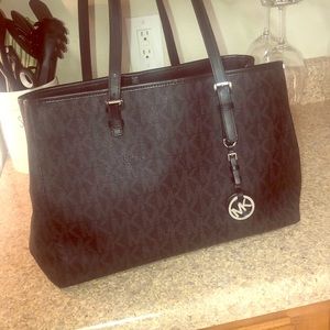 Black Michael Kors Jet set tote